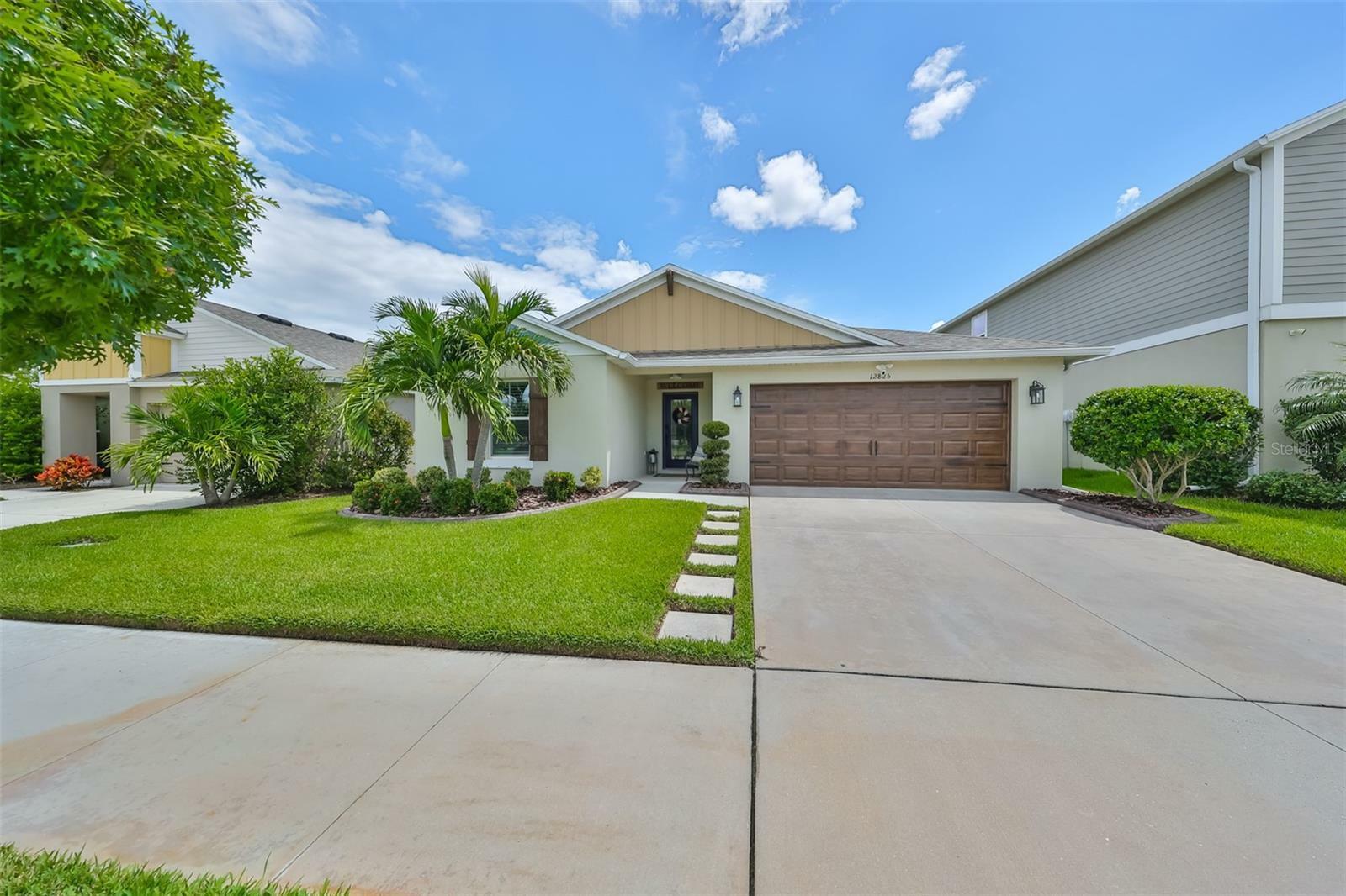 Property Photo:  12825 Scarlet Star Drive  FL 33579 