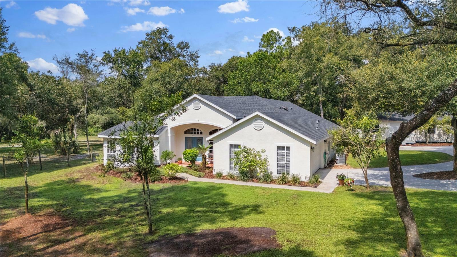 Property Photo:  320 Sheryl Drive  FL 32738 