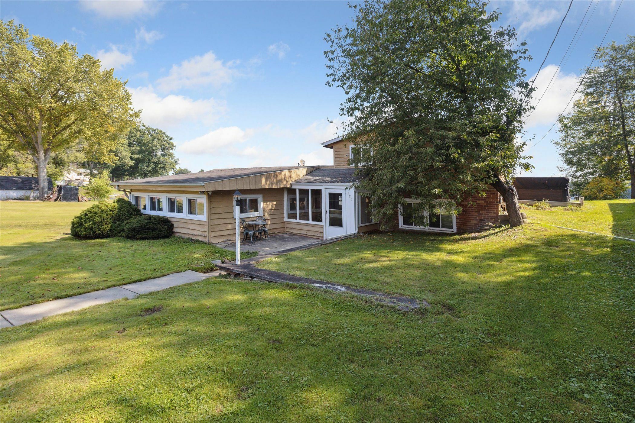 Property Photo:  375 Indian Trail  MI 48421 9766 