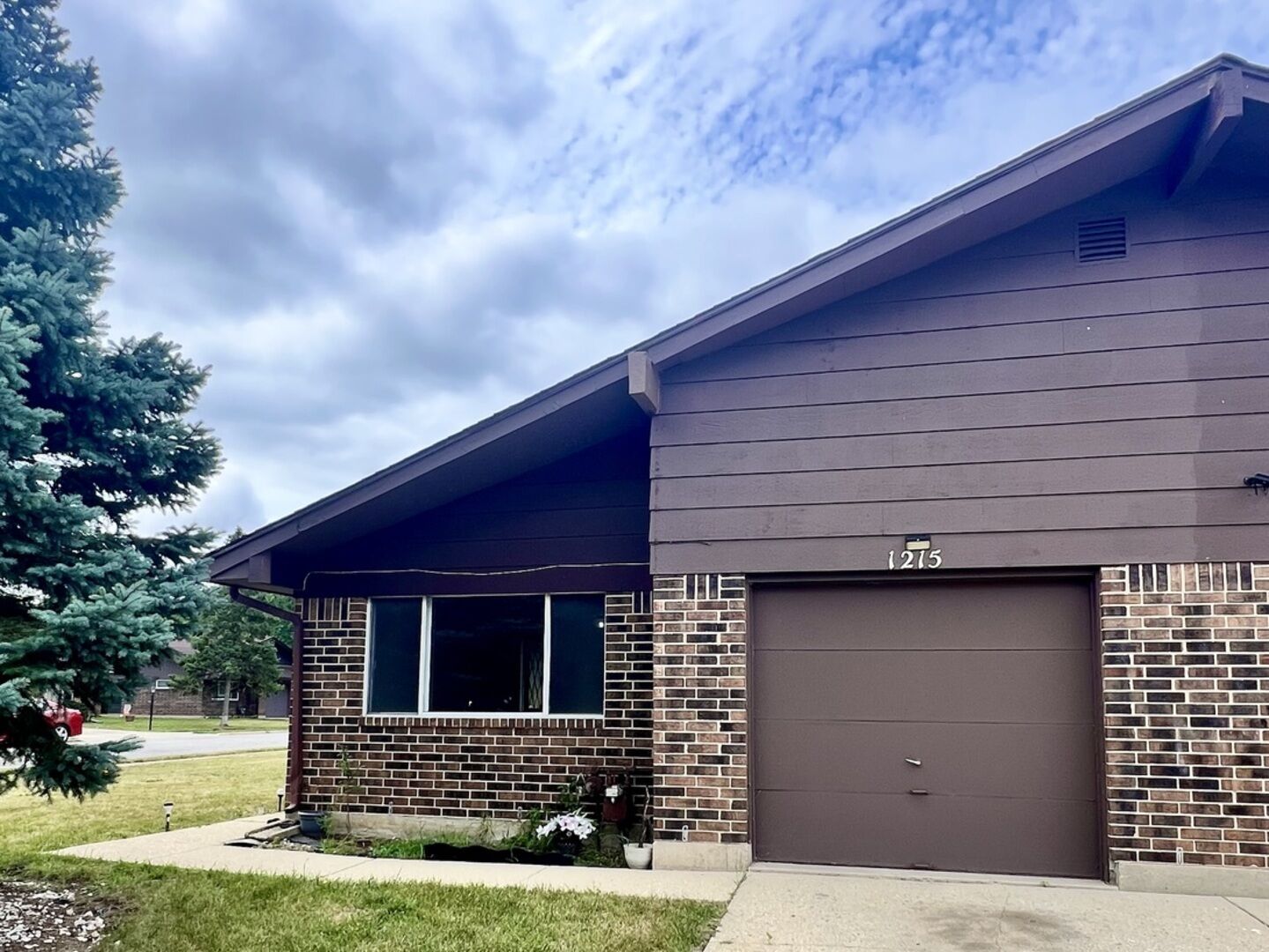 Property Photo: 1215 Fulton Drive IL 60107