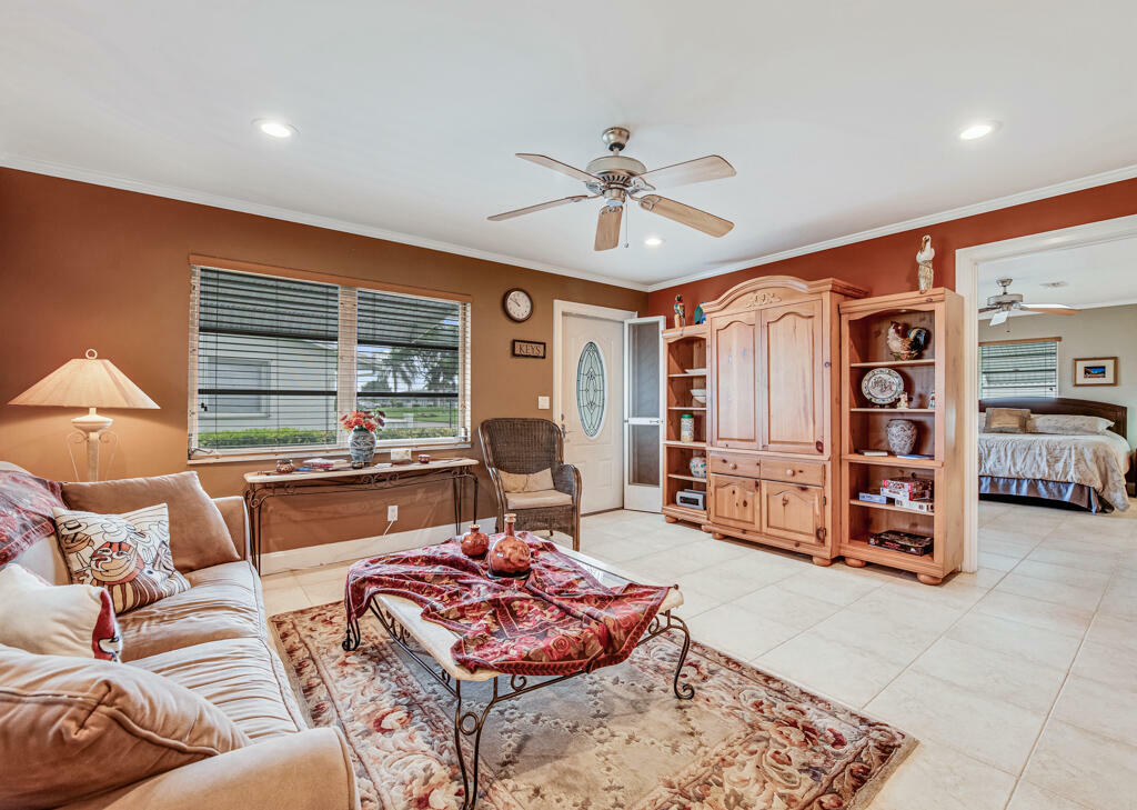 Property Photo:  2089 SW Lake Circle Drive  FL 33426 