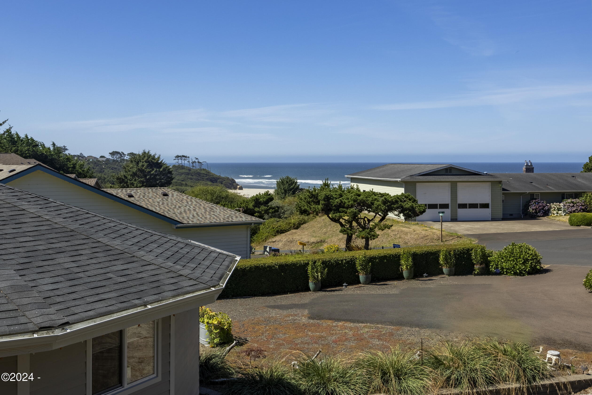 Property Photo: 945 NW Estate Drive OR 97376