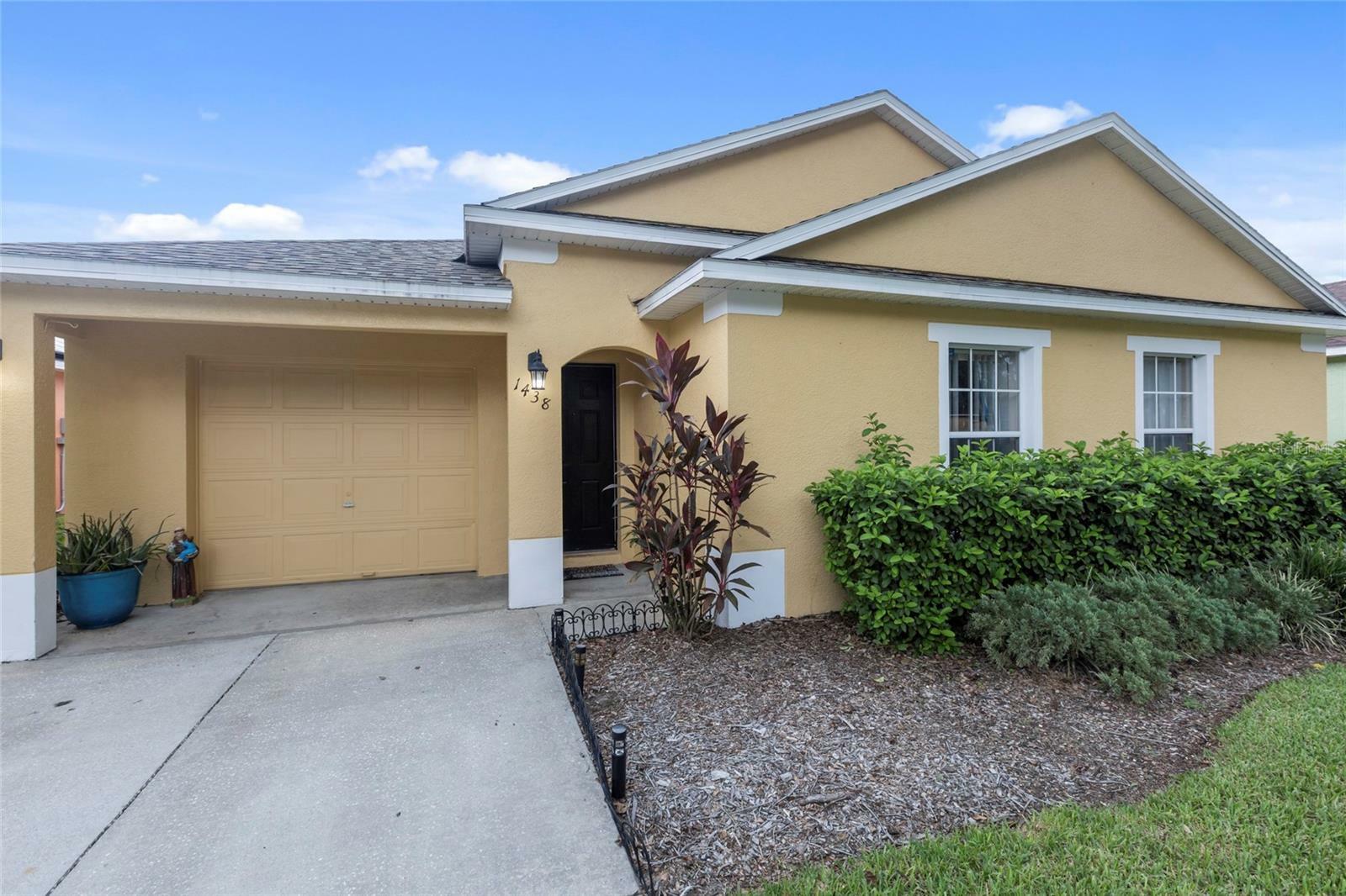 Property Photo:  1438 Silver Cove Drive  FL 34714 