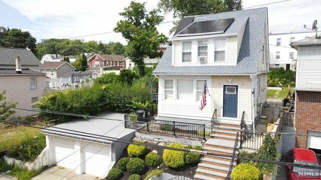 Property Photo:  41 New Street  NJ 07109 