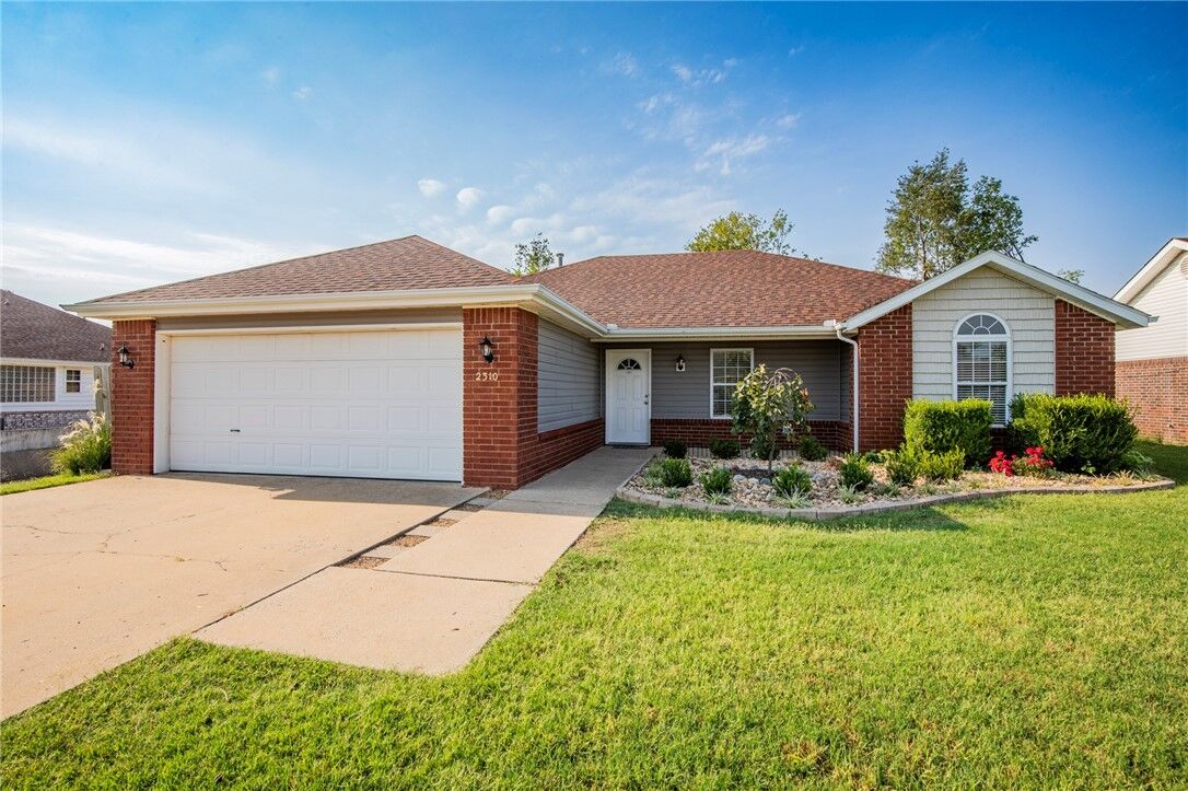 Property Photo: 2310 W Birch Street AR 72758