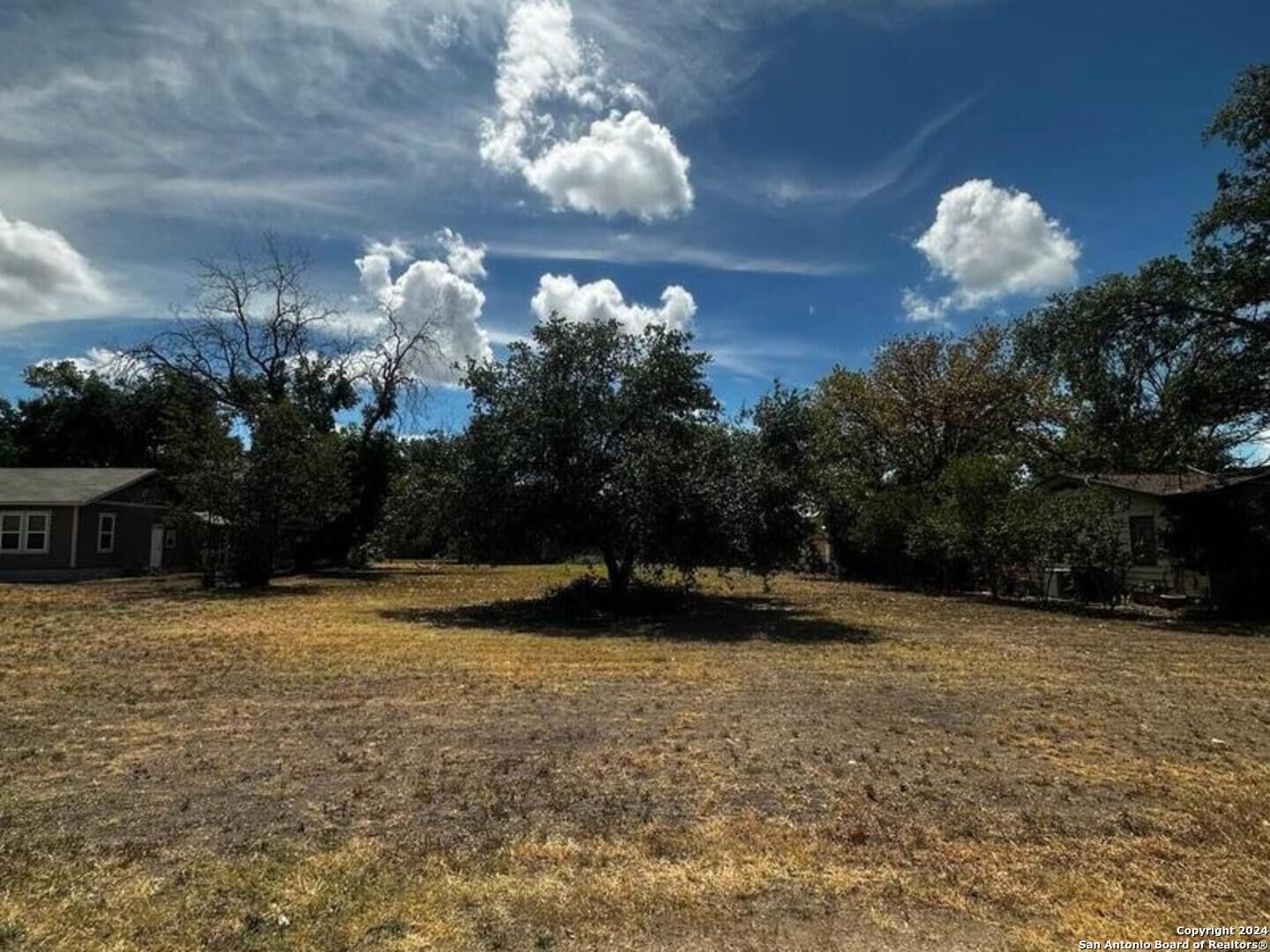 Property Photo:  208 Avenue A  TX 78109 