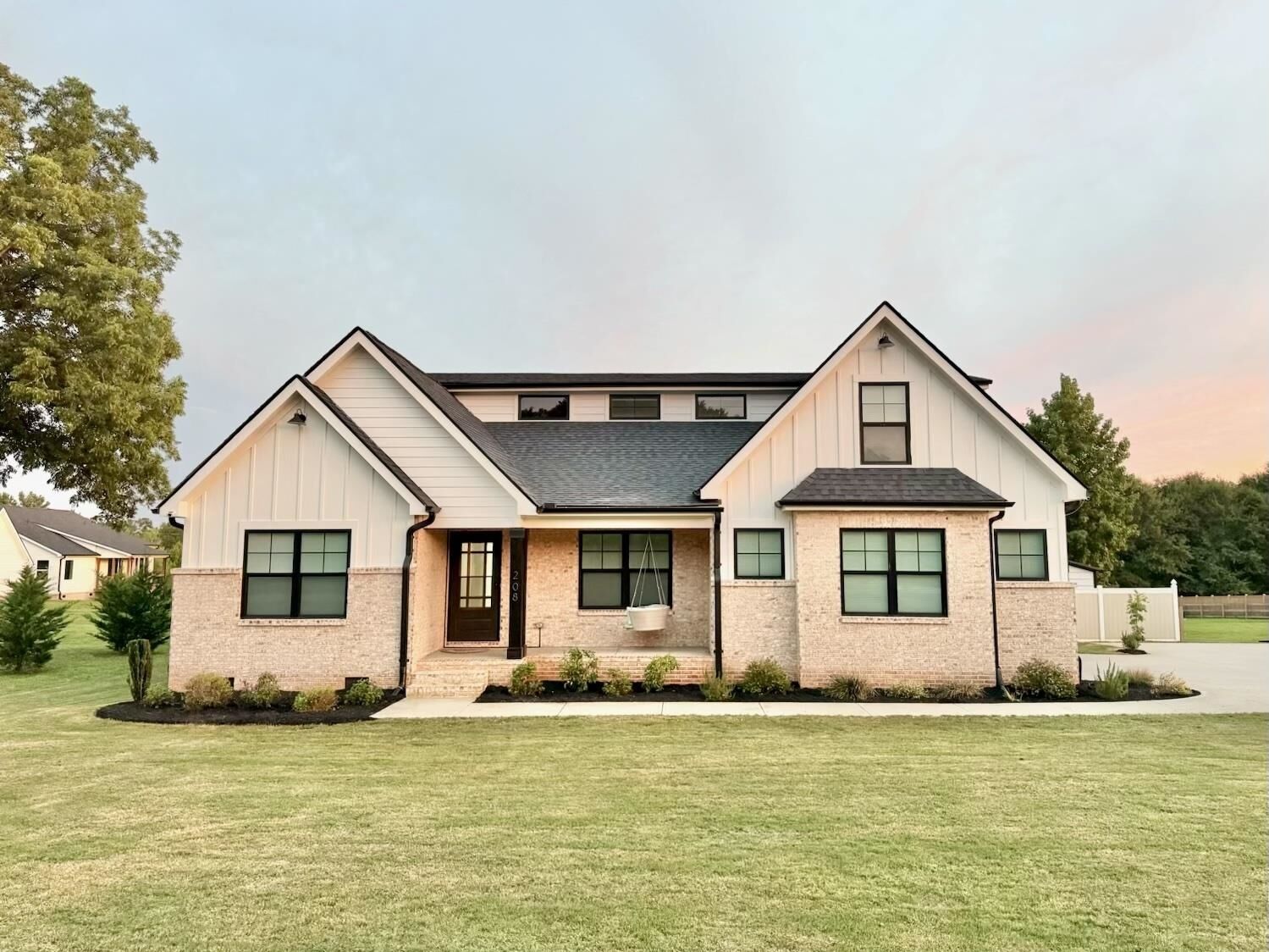 Property Photo:  208 Barnett Road  SC 29322-9166 