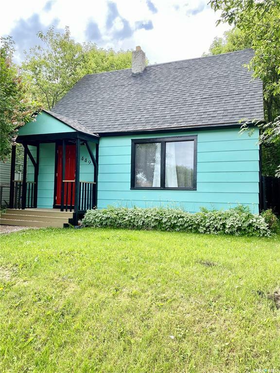 Property Photo:  449 19th Street E  SK S6V 1K1 