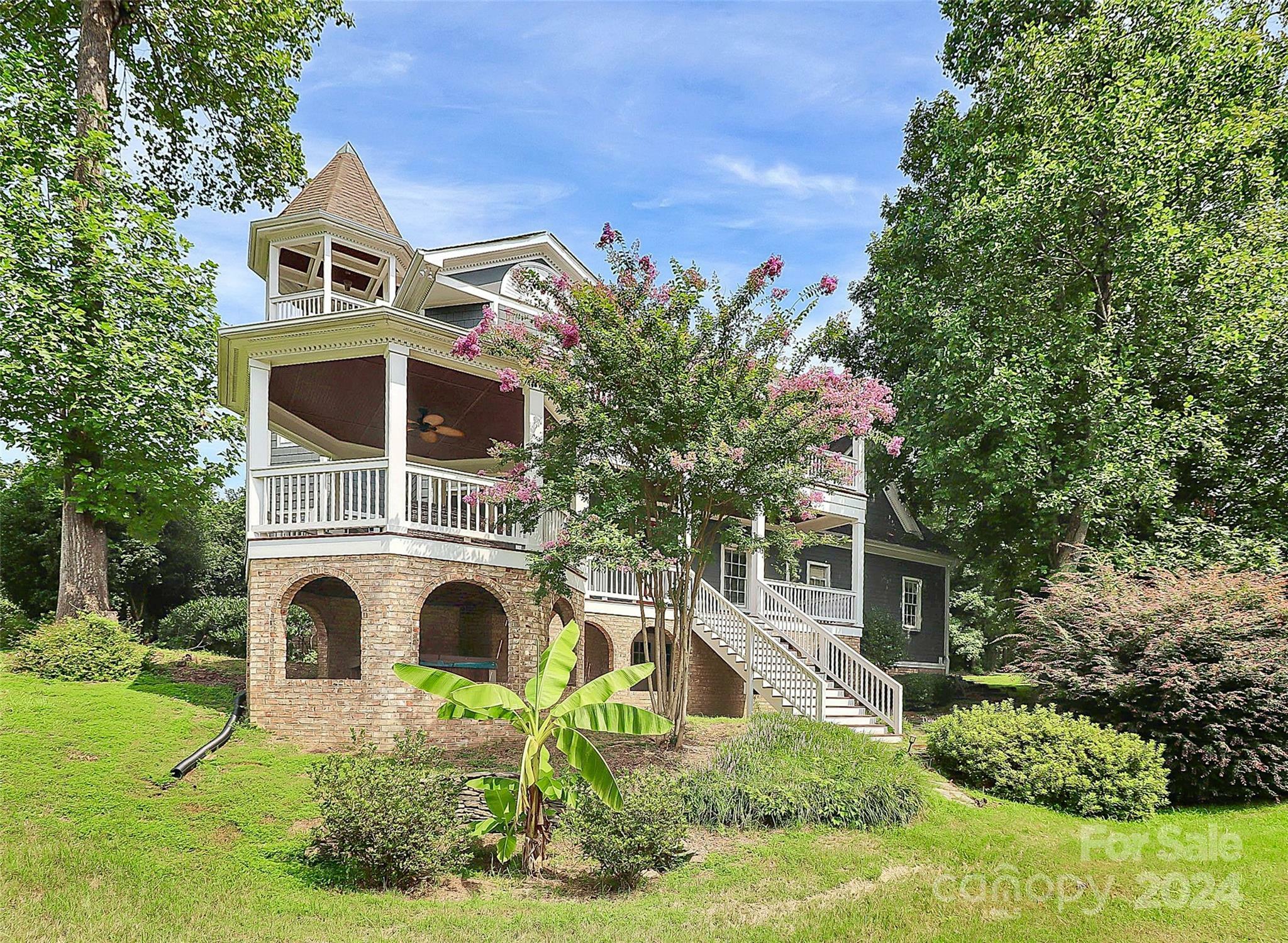 Property Photo:  1802 Mountain Park Drive  NC 28214 