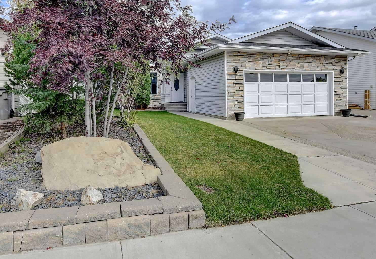 Property Photo: 8930 103 Avenue AB T8X 1G4