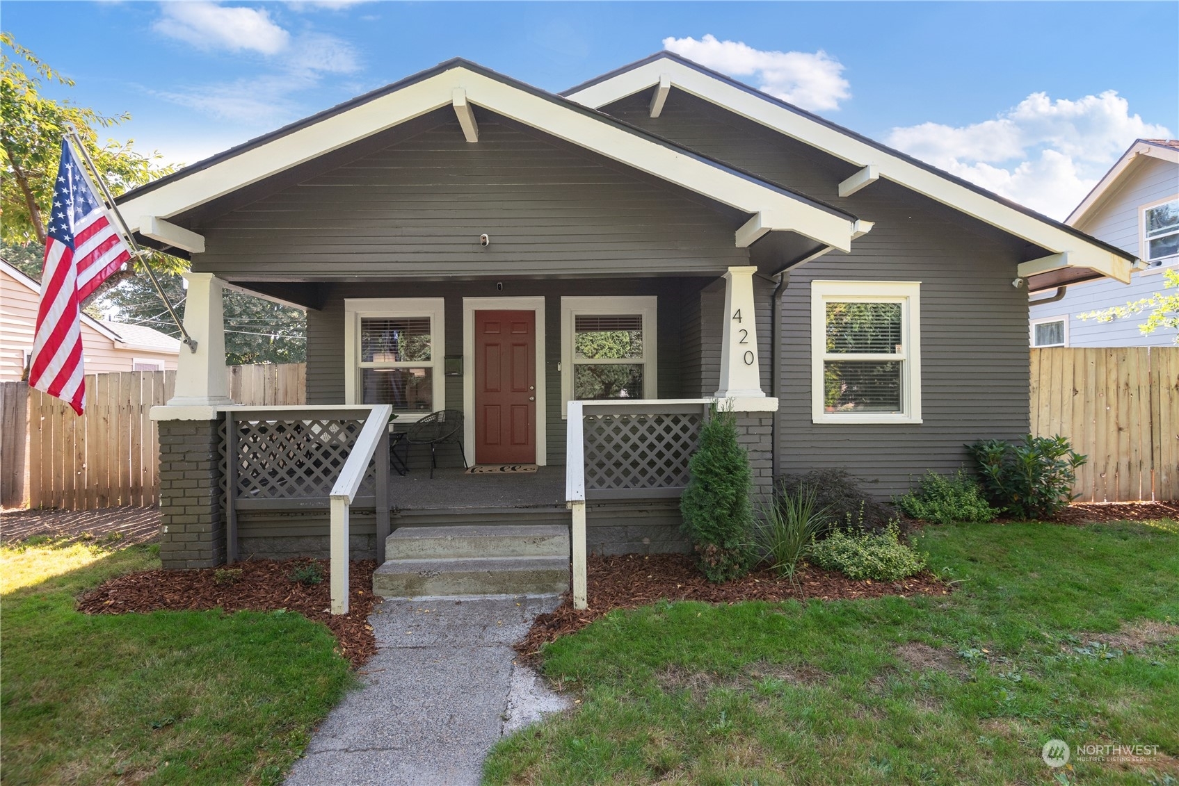 Property Photo:  420 16th Avenue  WA 98632 