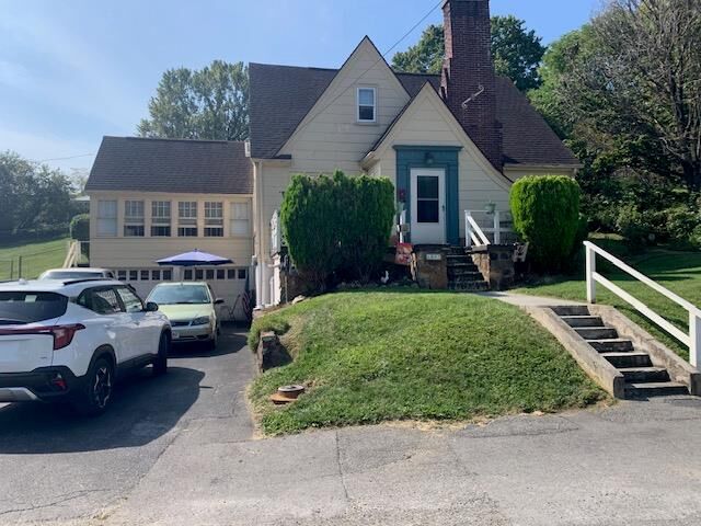 Property Photo: 1907 Tazewell Avenue VA 24605