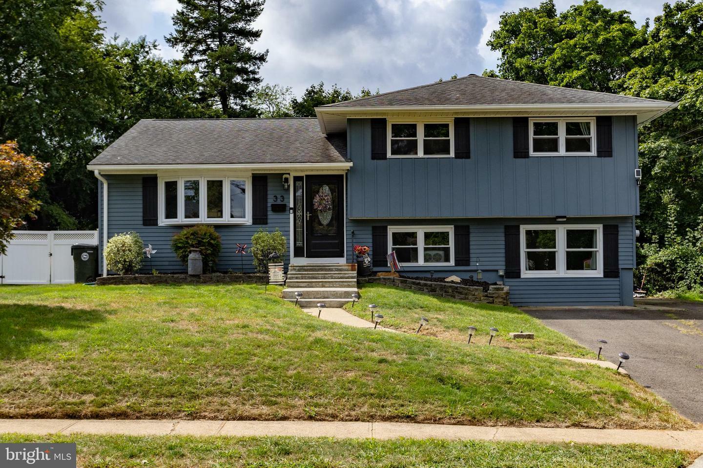 Property Photo:  33 Hinkle Drive  NJ 08505 