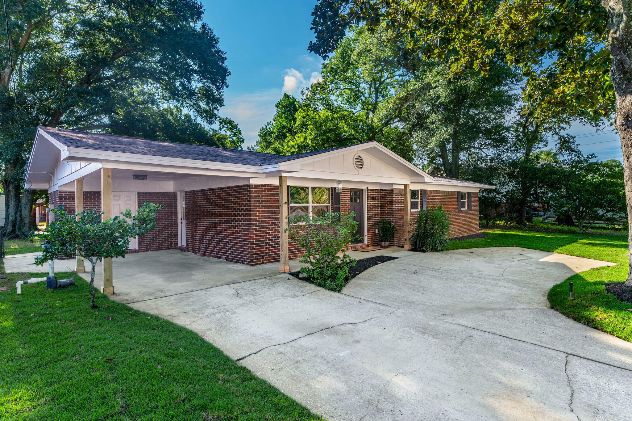 Property Photo:  103 NW Virginia Drive  FL 32548 