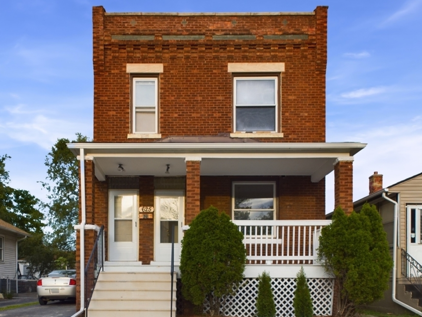 Property Photo:  625 Ingraham Avenue  IL 60409 