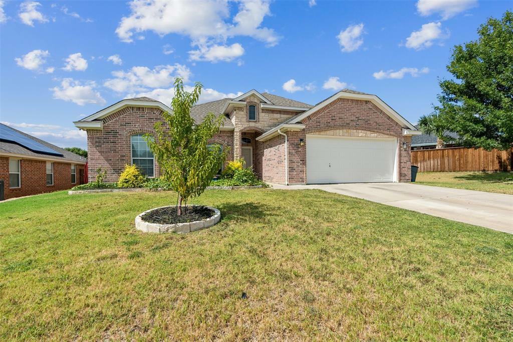 Property Photo:  808 Grace Lane  TX 76179 