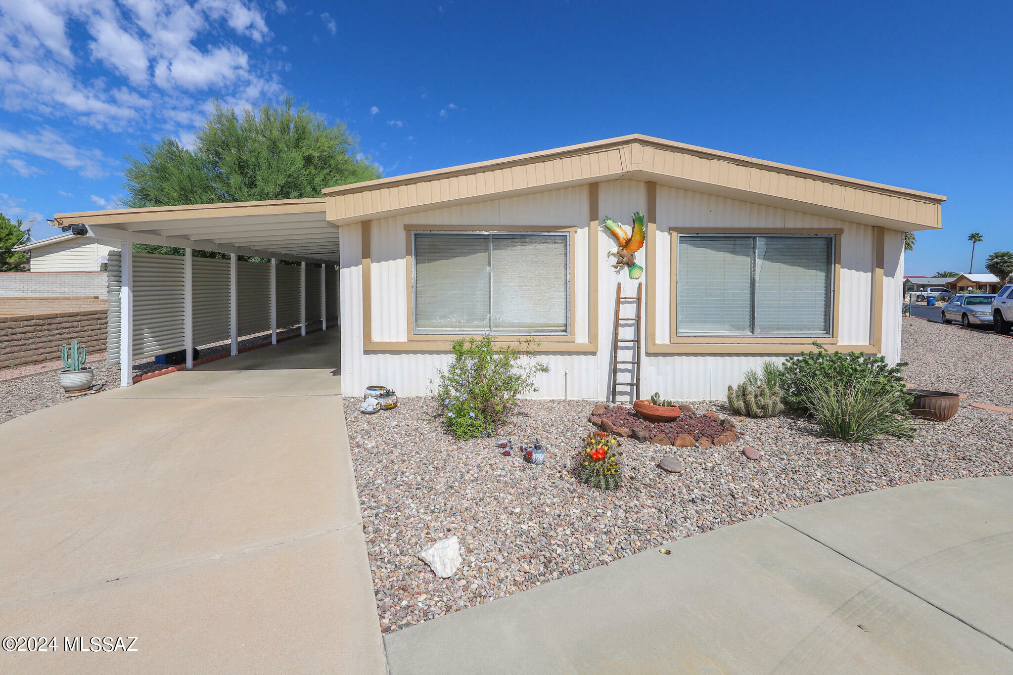 Property Photo:  1811 N Via Frondosa  AZ 85614 