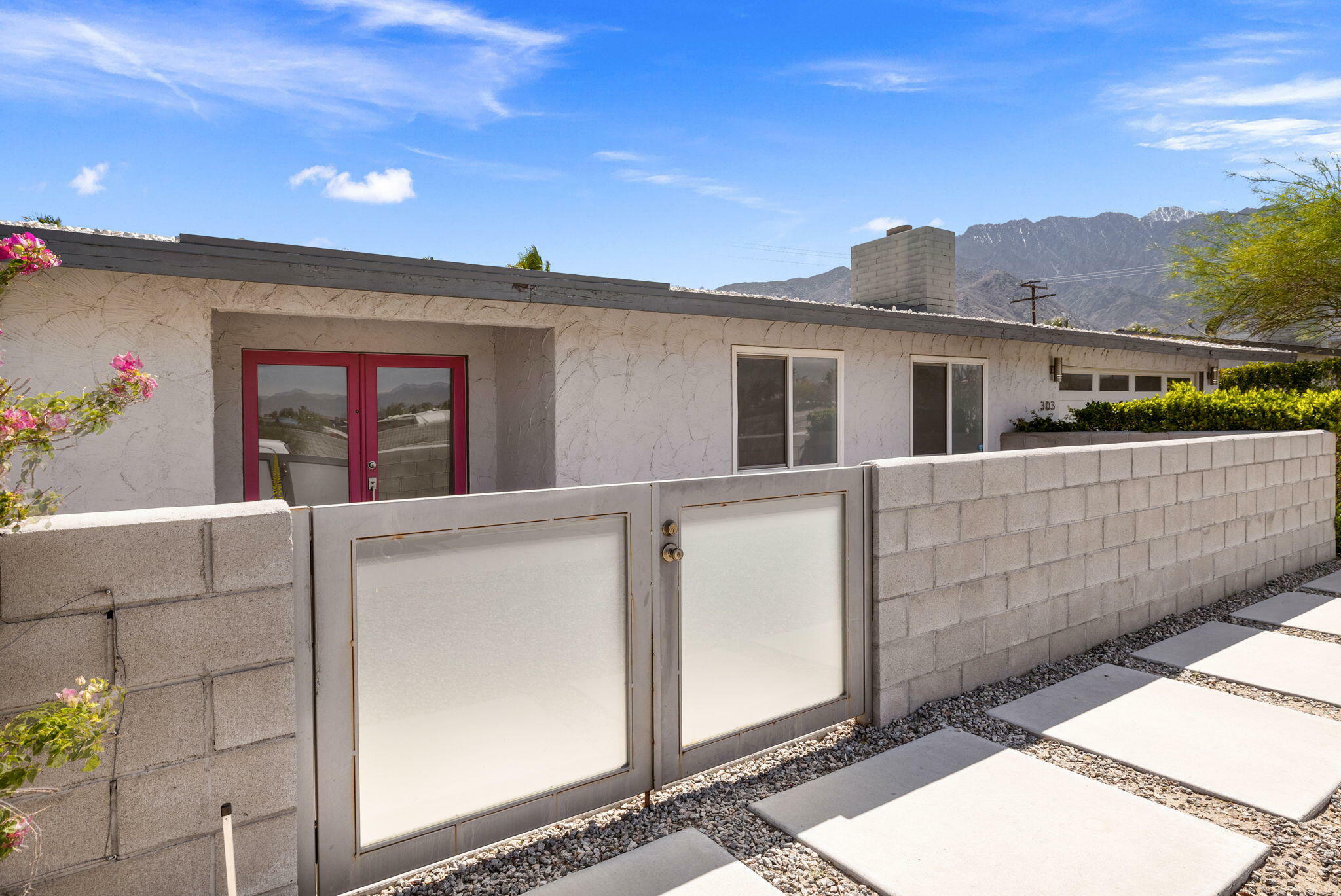 Property Photo:  303 E San Rafael Drive  CA 92262 