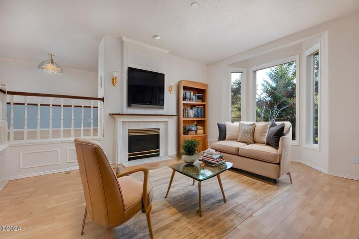 Property Photo: 1255 NE Lakewood OR 97367