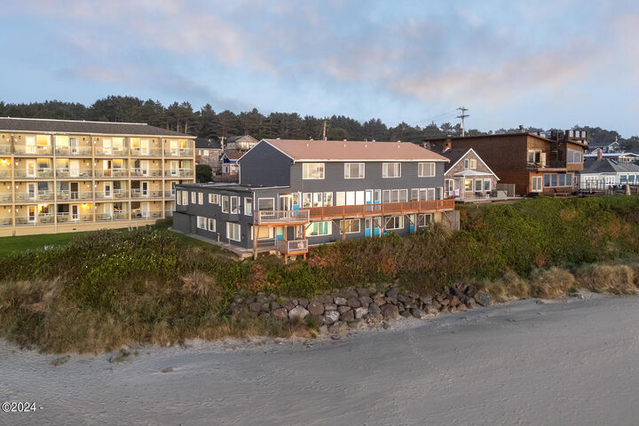 Property Photo:  3929 NW Jetty Avenue 4  OR 97367 