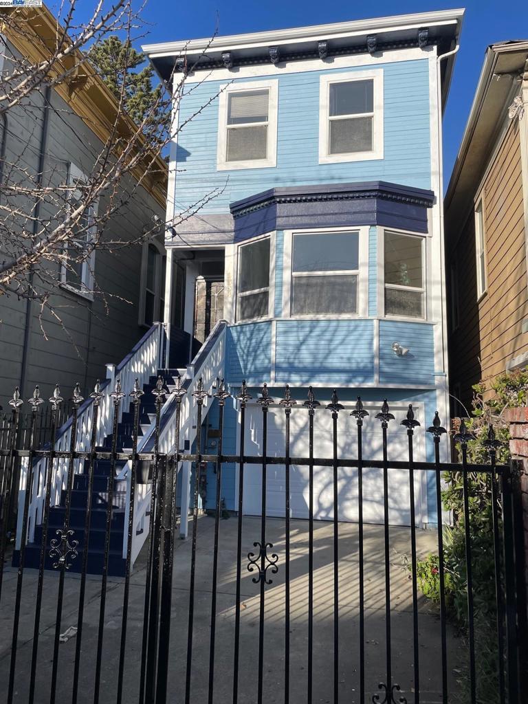 Property Photo:  1638 12th St  CA 94607 