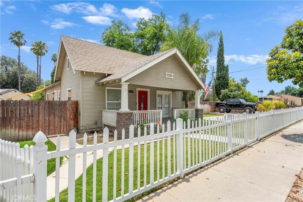 Property Photo:  5800 Arlington Avenue  CA 92504 