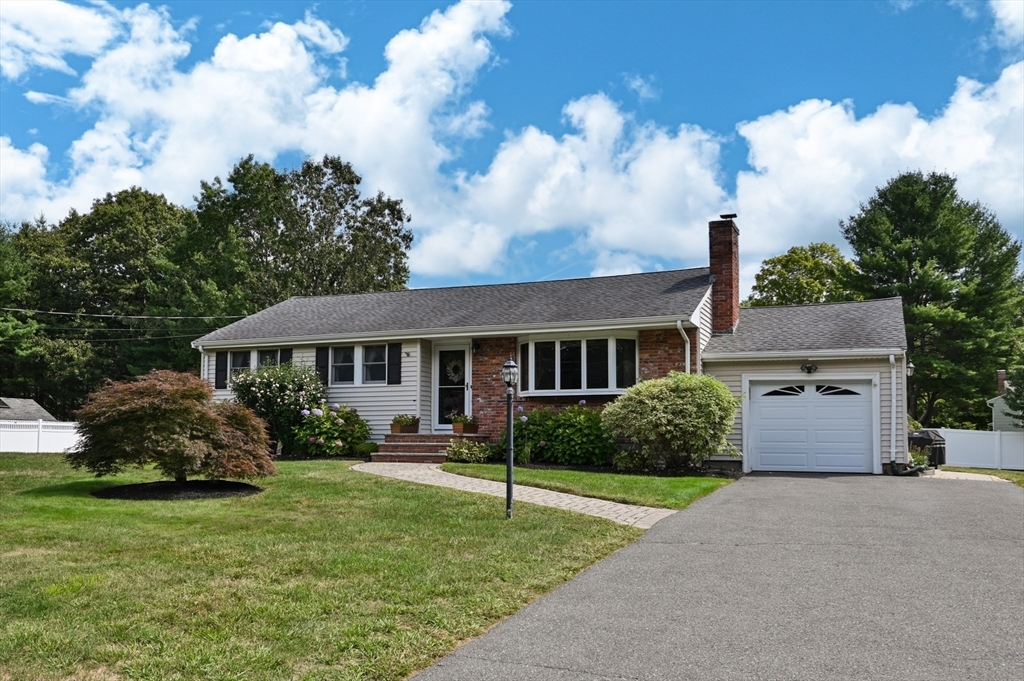 Property Photo:  4 Appletree Ln  MA 01864 