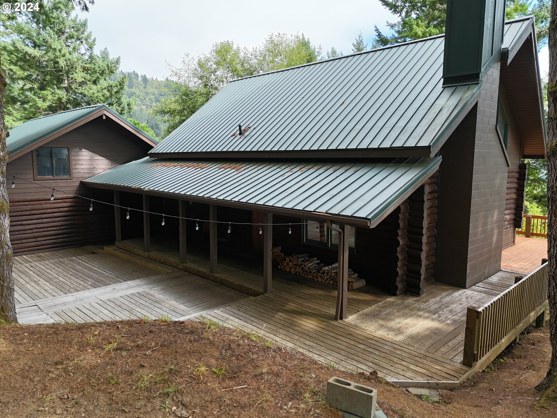 Property Photo: 17225 Mountain Dr OR 97415