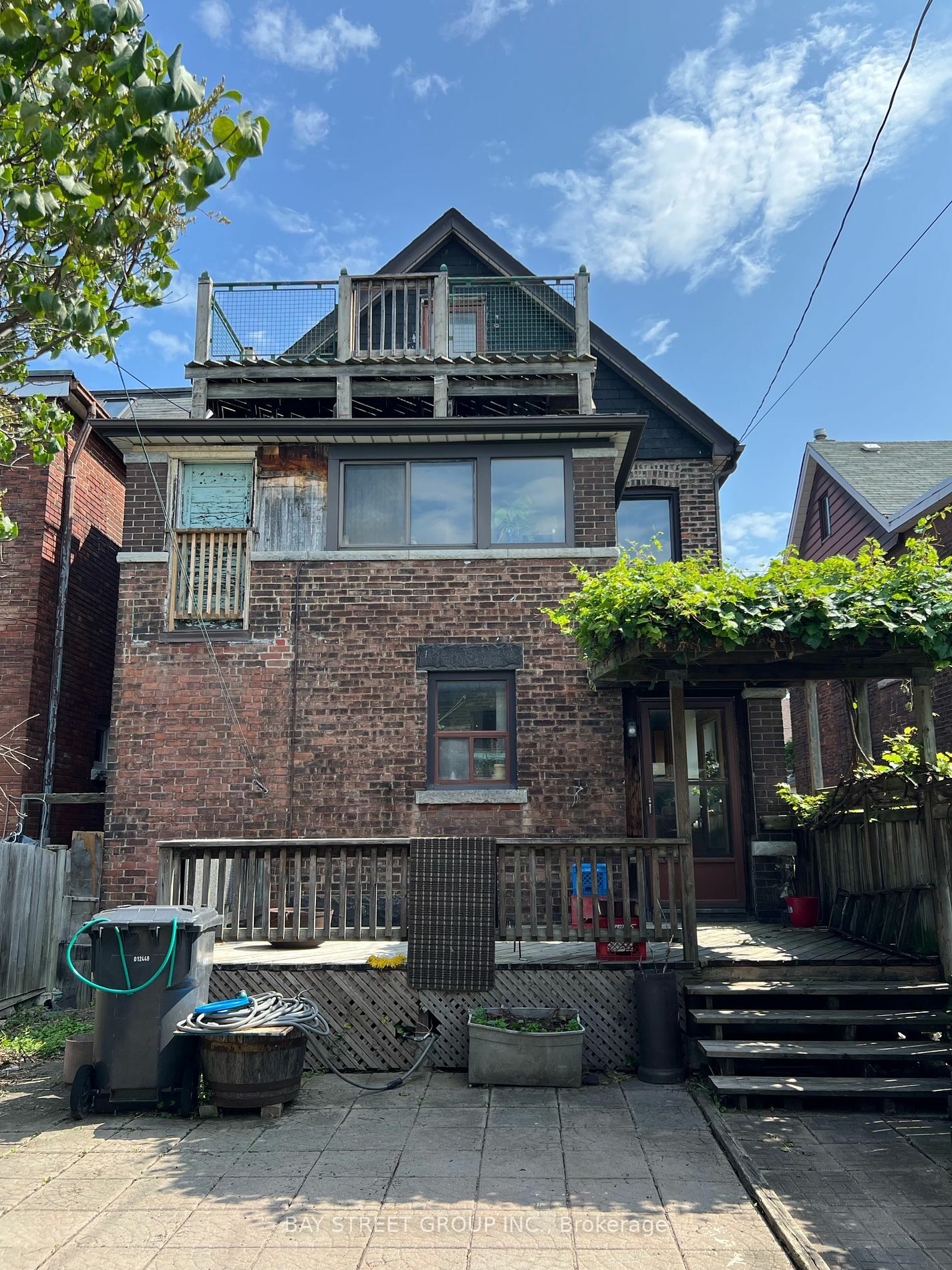 Property Photo:  664 Shaw St  ON M6G 3L7 