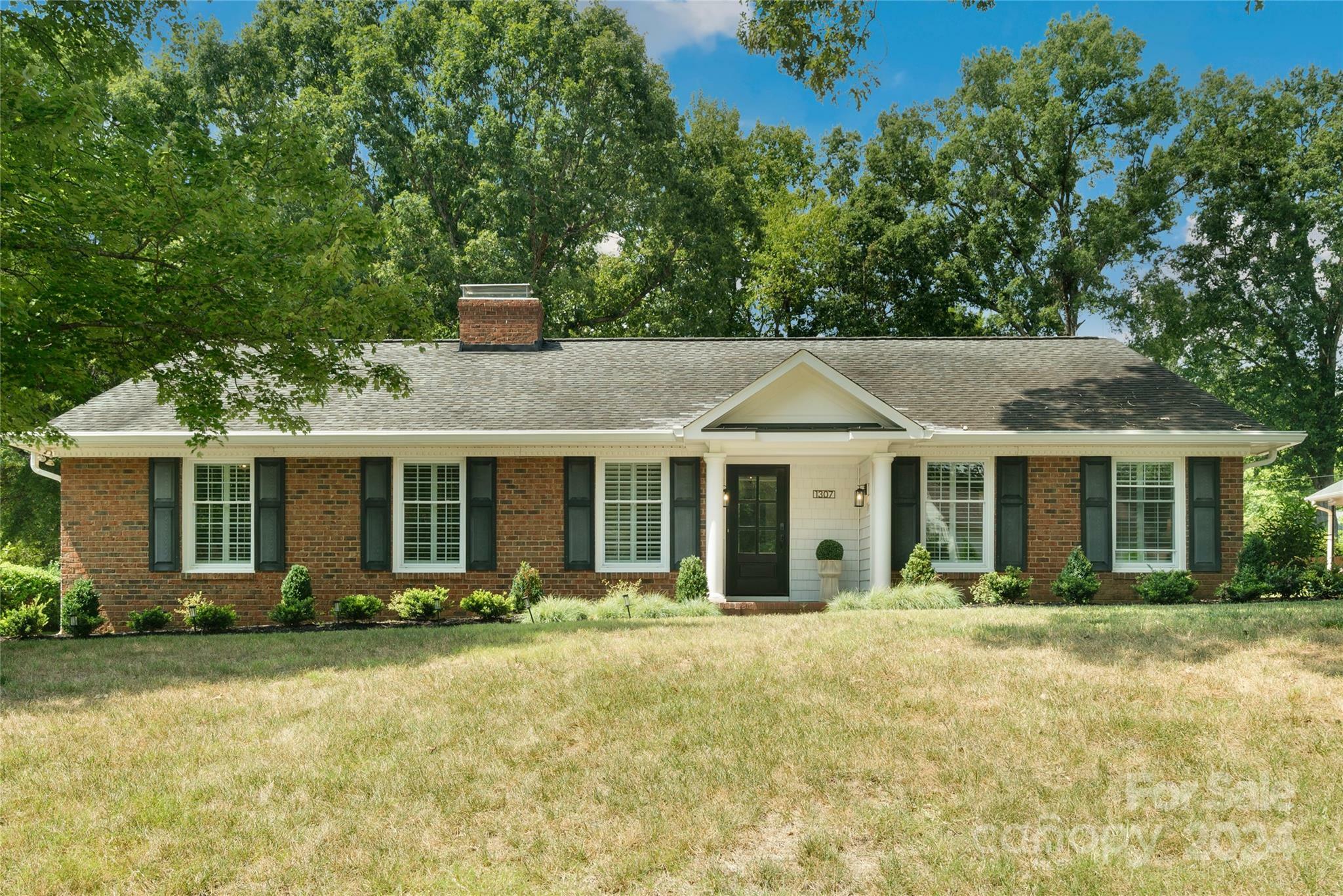 Property Photo:  1307 Redcoat Drive  NC 28211 