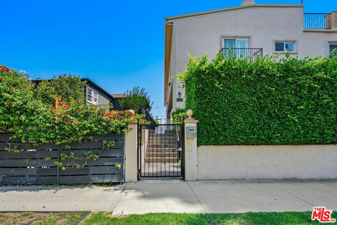 Property Photo:  2470  S Centinela Ave 2  CA 90064 