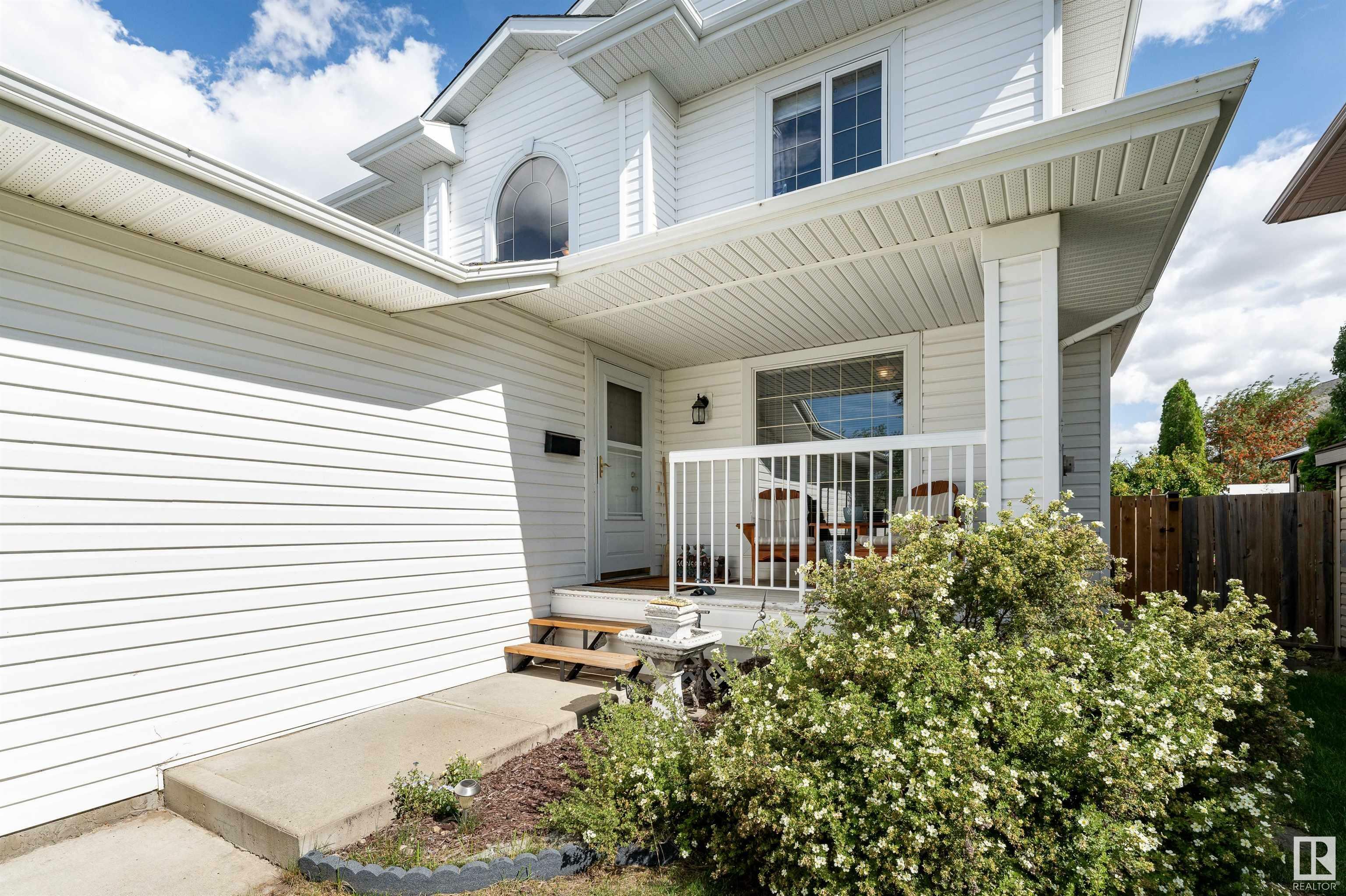 Property Photo:  22 Woodbend Way  AB T8L 4L8 