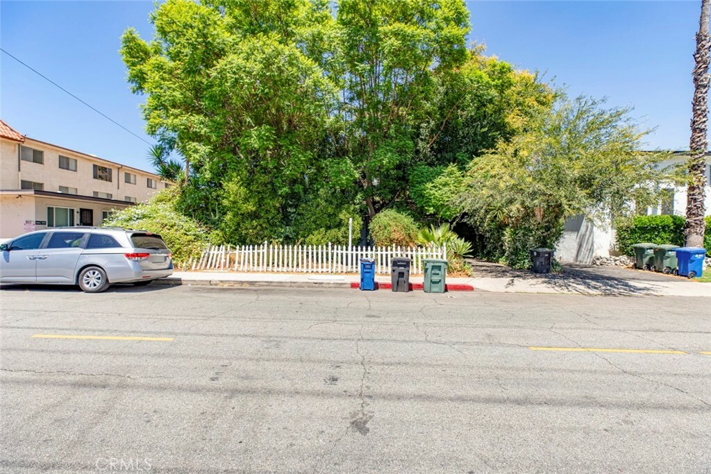 Property Photo:  2005 Peyton Avenue  CA 91504 