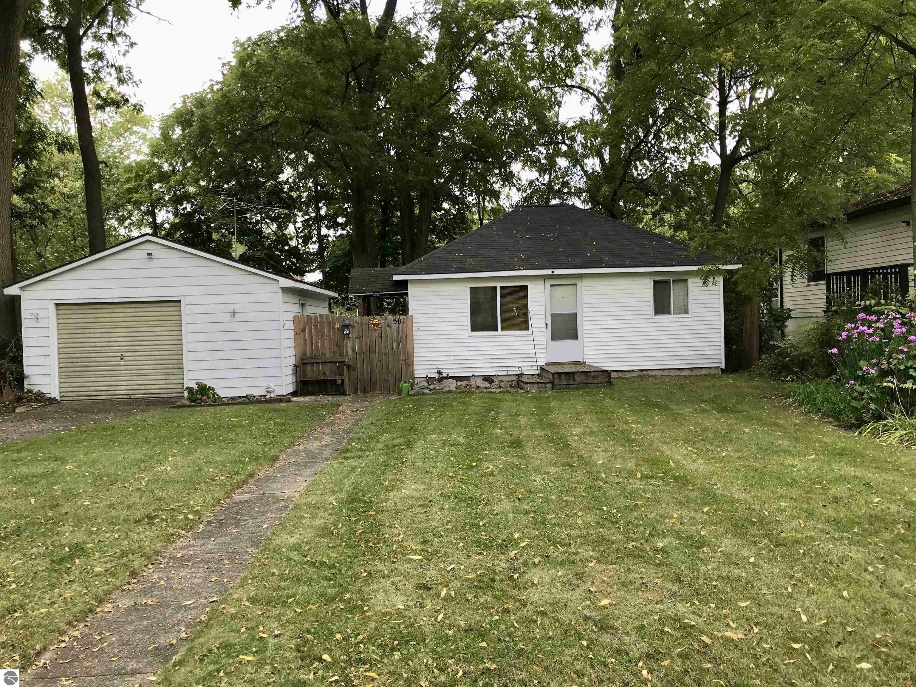 Property Photo:  501 N Franklin Street  MI 48858 