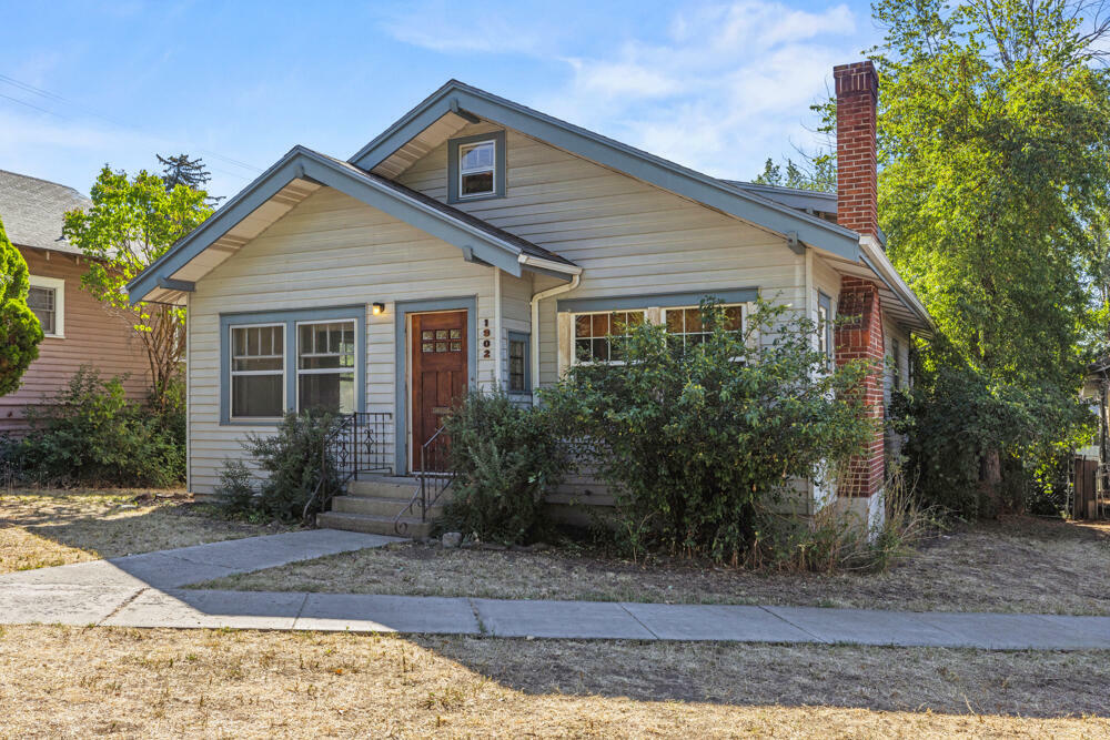 Property Photo:  1902 Esplanade Avenue  OR 97601 