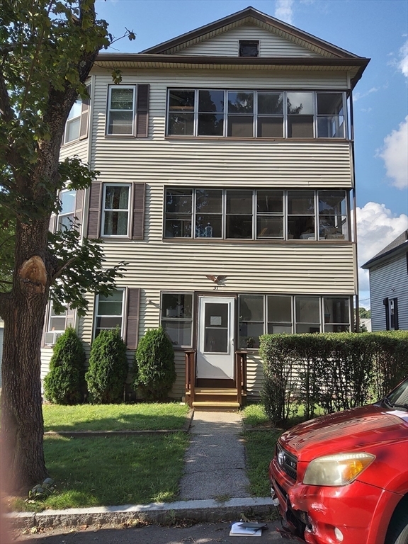 Property Photo:  31 Bedford Ave  MA 01604 