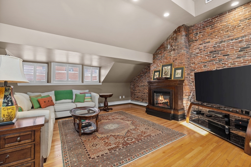 Property Photo:  32 Temple Street Ph  MA 02114 