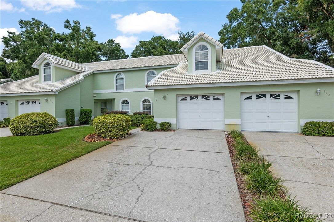 Property Photo: 821 Inverie Drive FL 34453