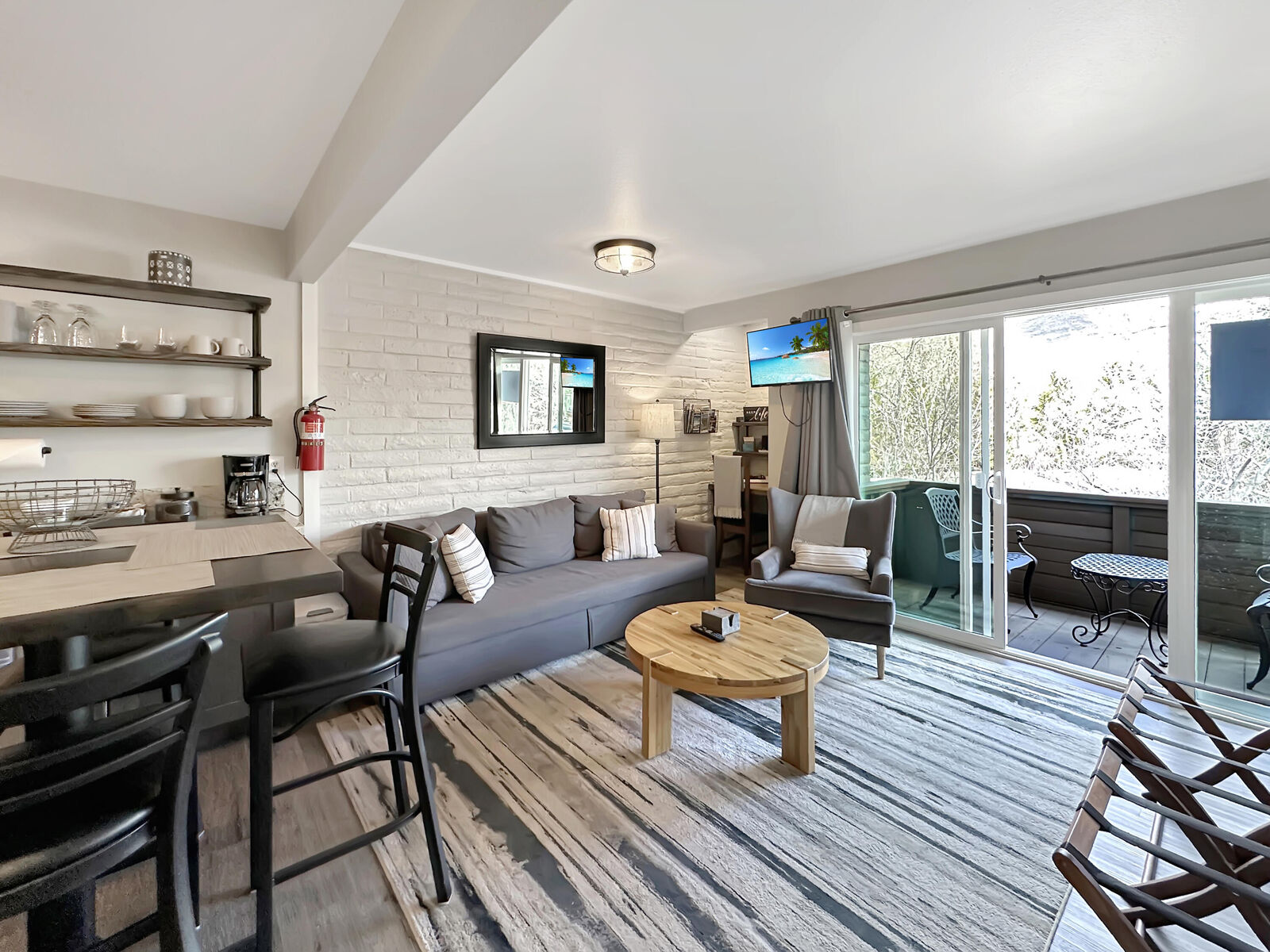 Property Photo: 260 S 2nd Ave 12 ID 83340