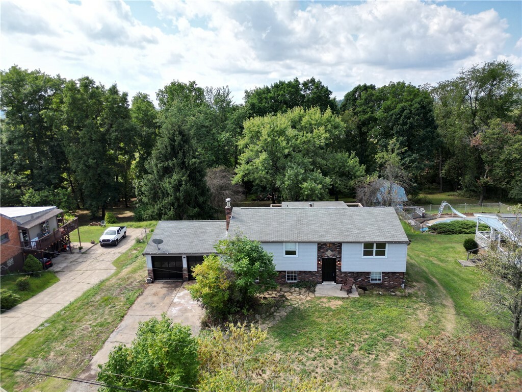 Property Photo:  2011 Riverview Dr  PA 15332 