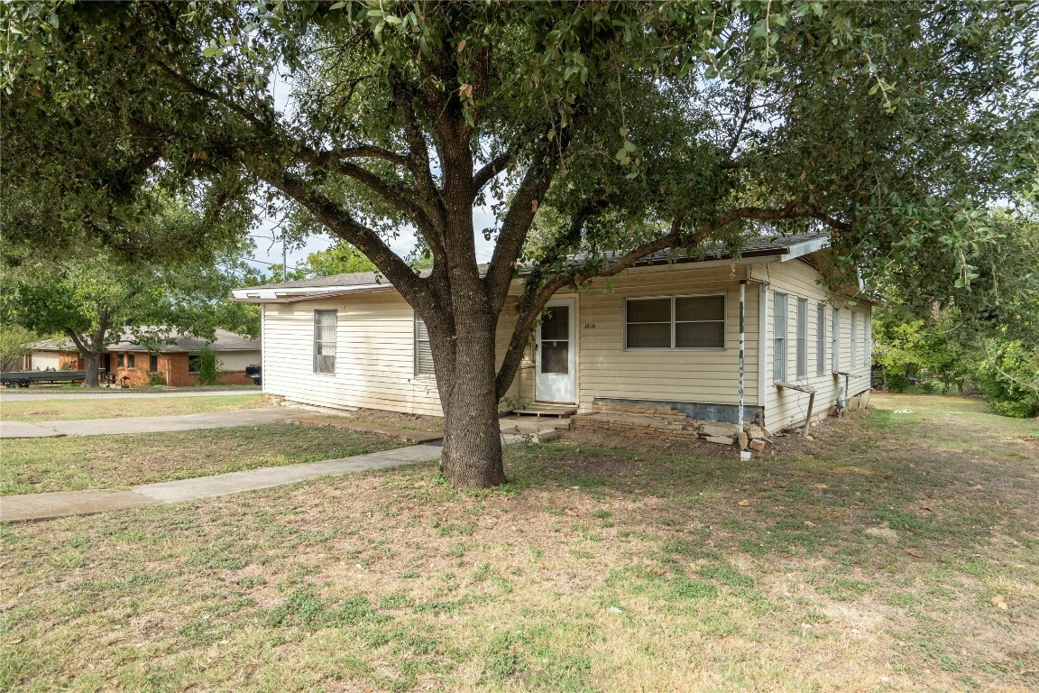 Property Photo:  1816 Davis Street  TX 76574 