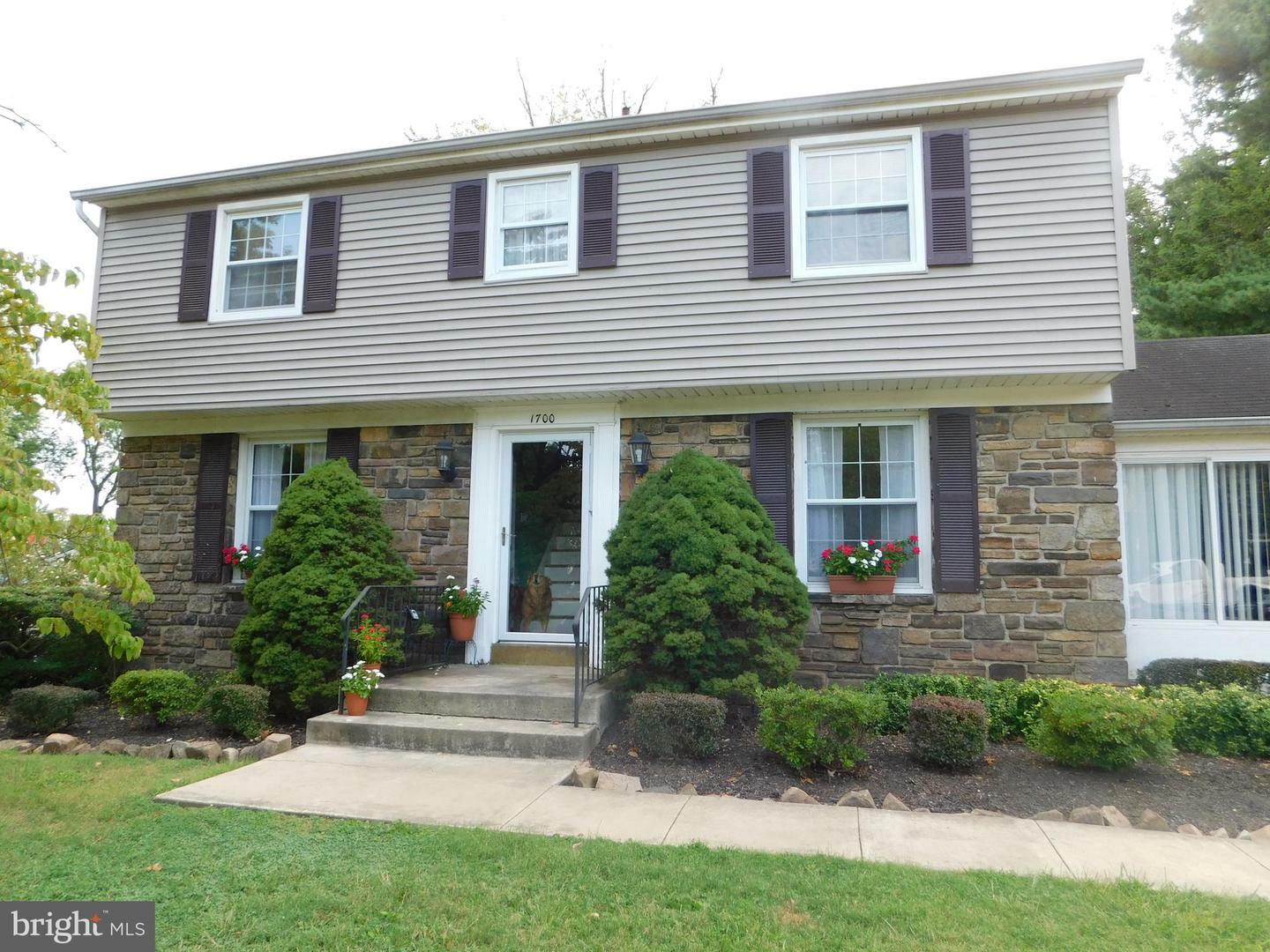 Property Photo:  1700 Magnolia  PA 19403 