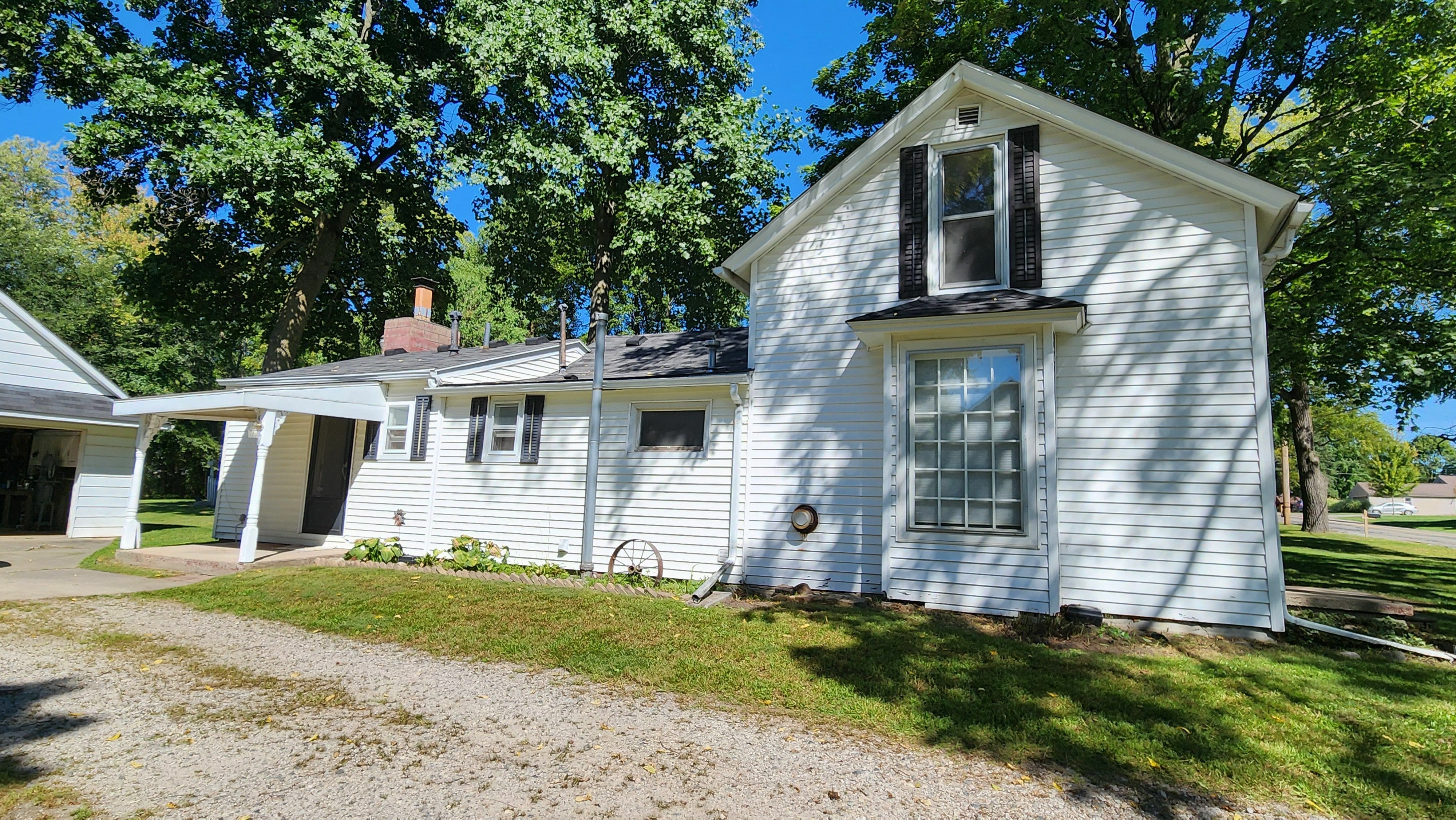 Property Photo:  916 S Adelaide Street  MI 48430 2236 