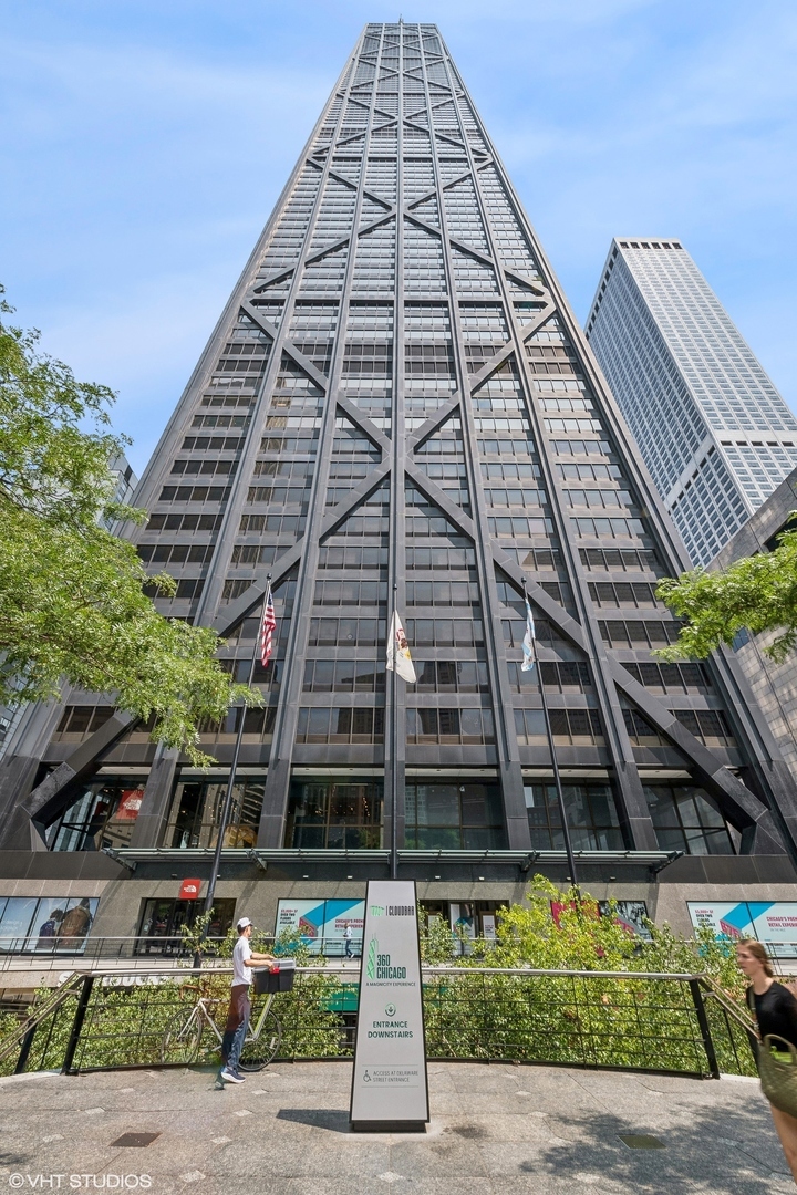 Property Photo: 175 E Delaware Place 7804 IL 60611
