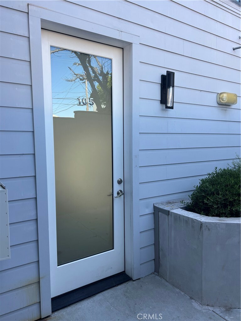 Property Photo: 117 W Chestnut Street 105 CA 91204