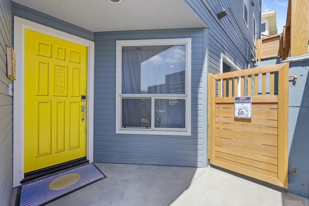 Property Photo:  2057 Oxford Ave  CA 92007 