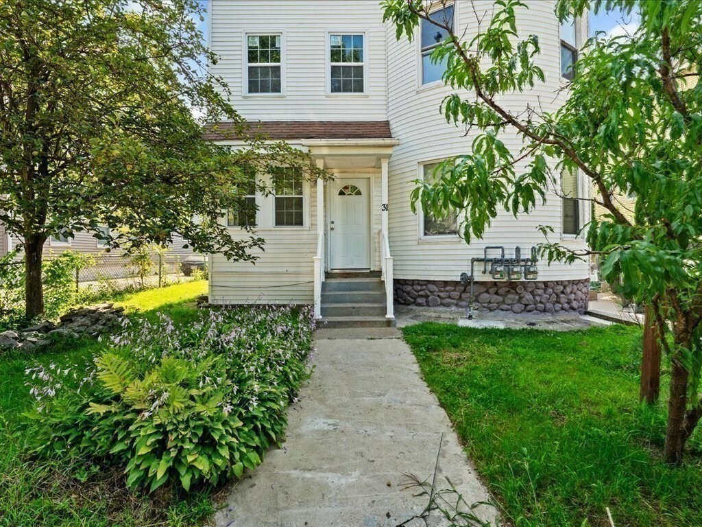 Property Photo:  31 Haynes St  MA 01603 