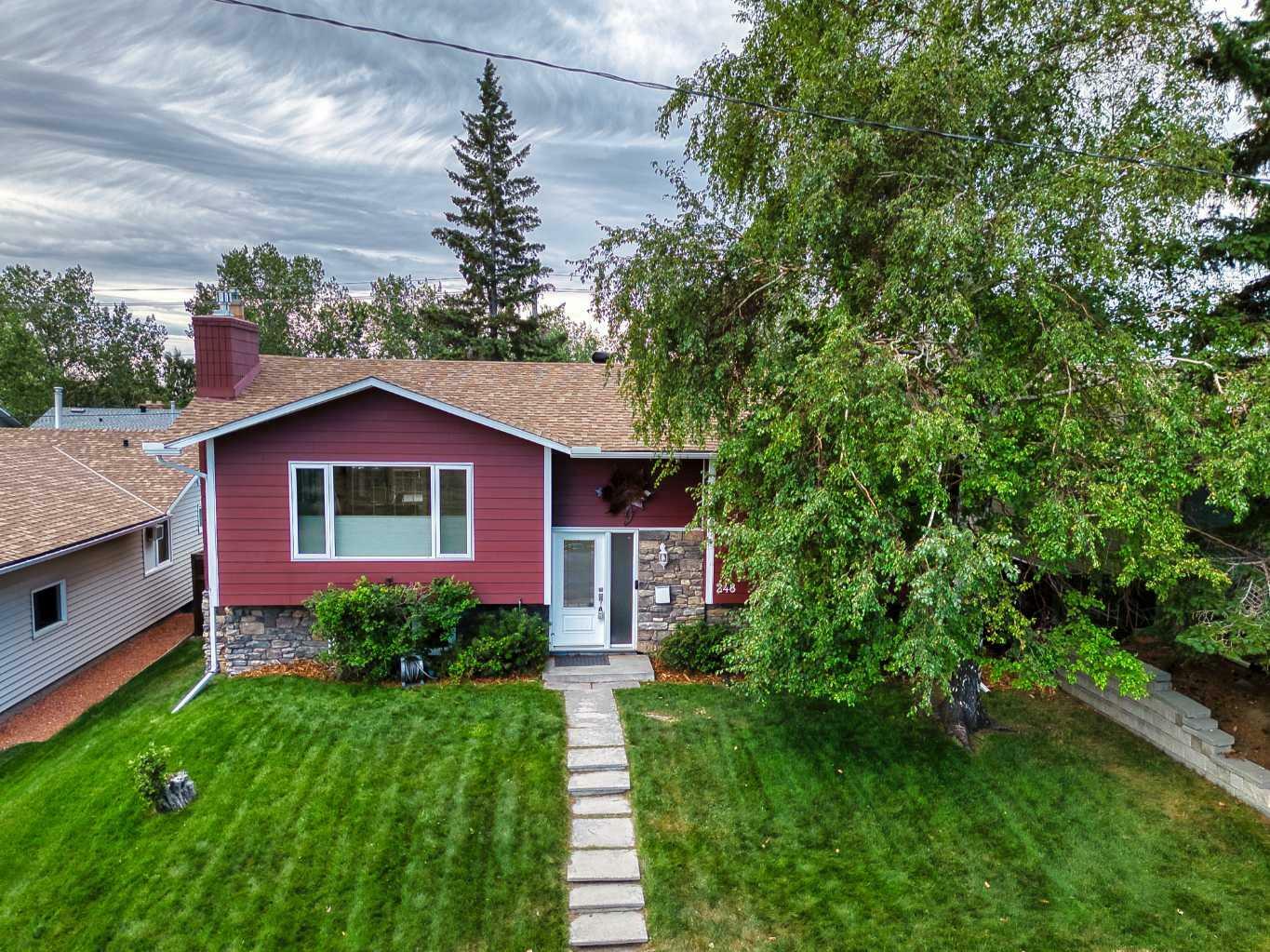 Property Photo:  248 Nottingham Road NW  AB T2K 5P4 