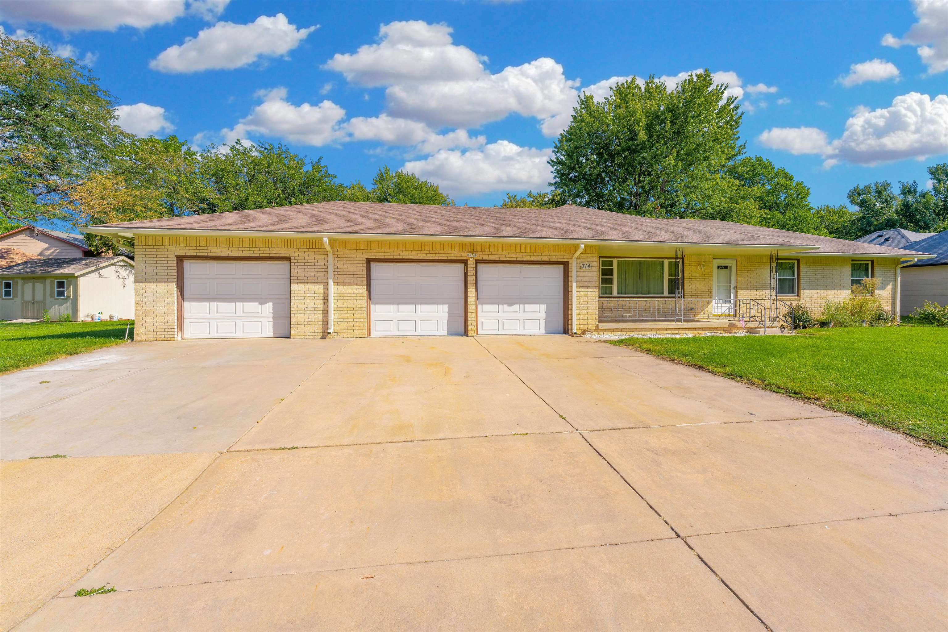 Property Photo:  714 E Clay St  KS 67147 