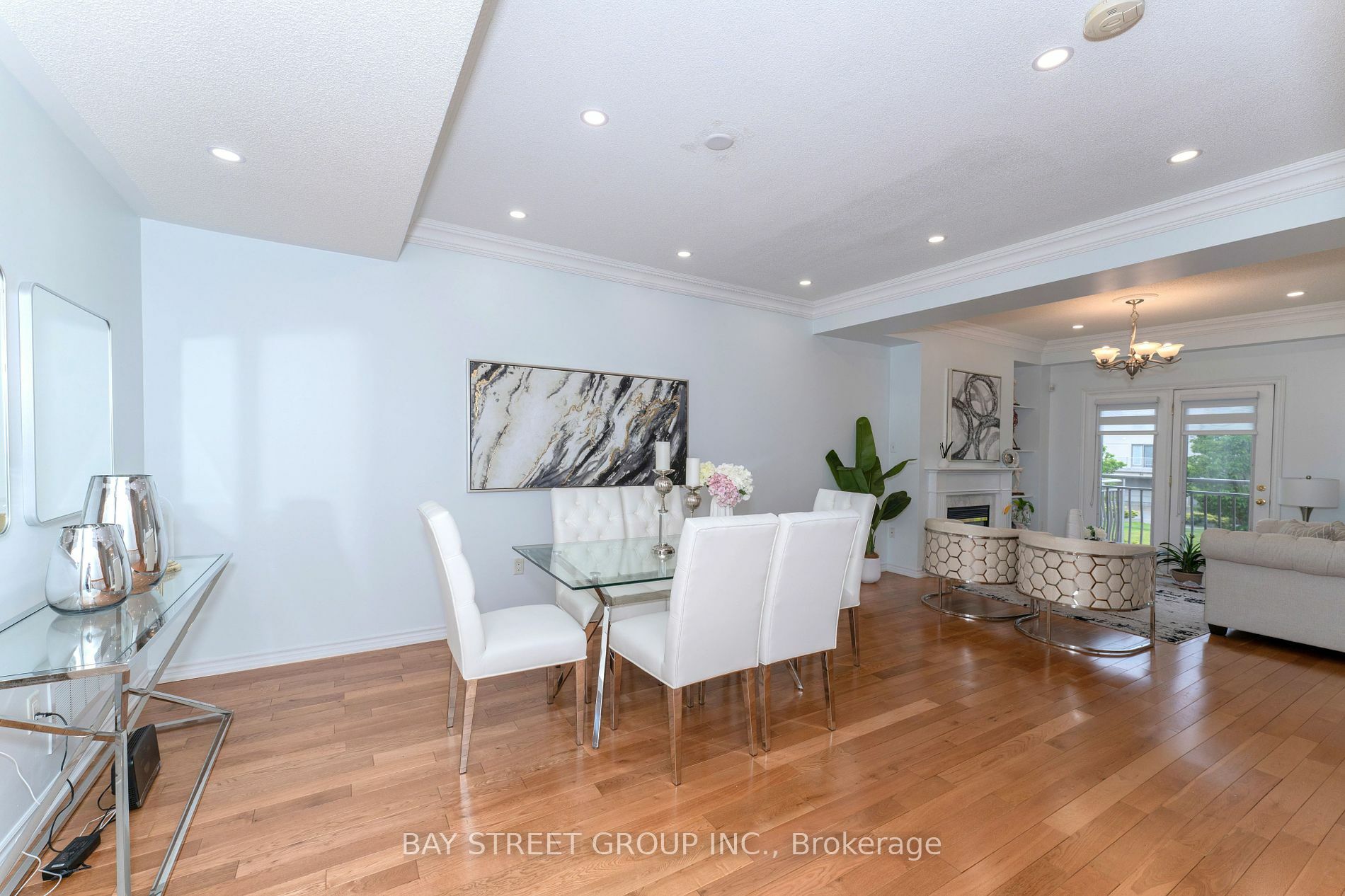 Property Photo:  9133 Bayview Ave Th7  ON L4B 4C5 